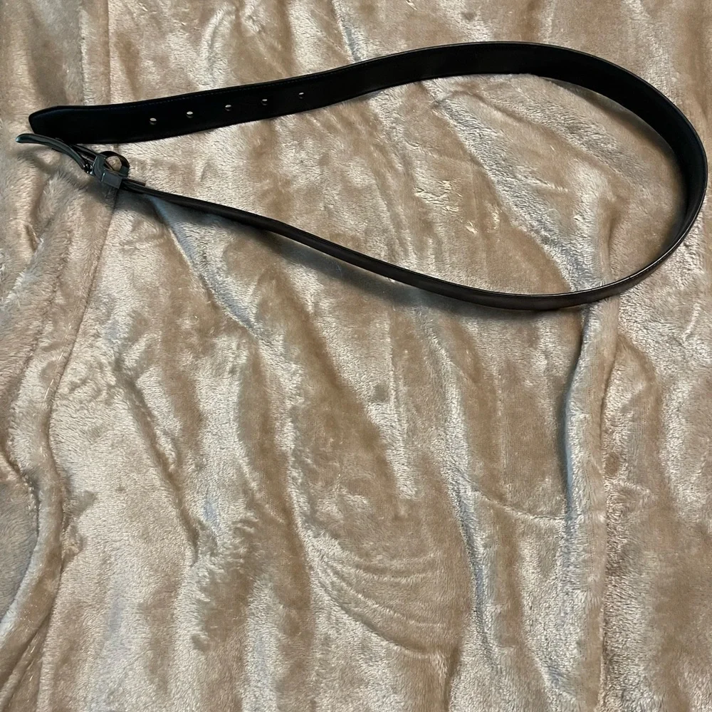 Dockers 32” Leather Reversible Black/Brown Belt! with dark Buckle! Nice Belt!